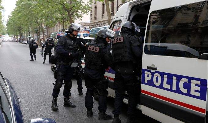 Islamofobija: Osam ranjenih u napadu ispred džamije u Avignonu